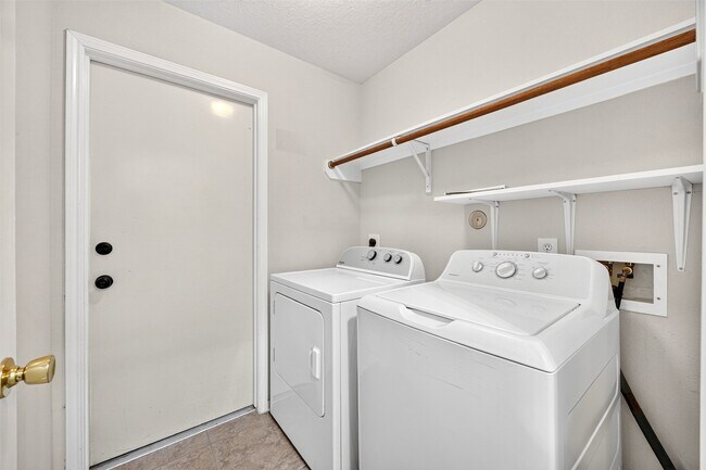 Building Photo - 18631 Cypress Lake Village Dr