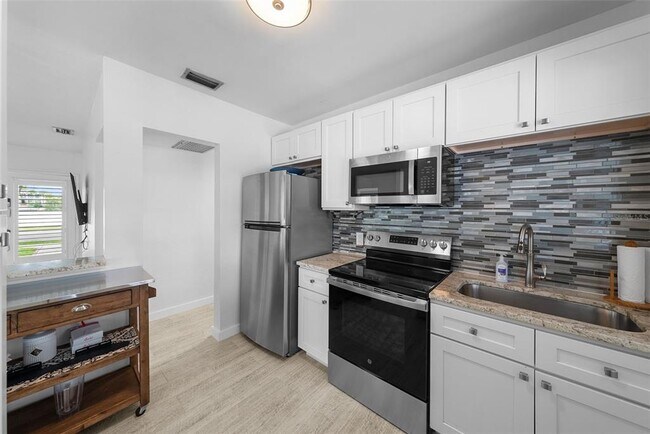 Building Photo - 402 Channel Dr