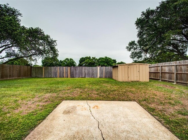Building Photo - 6727 Harpers Dr