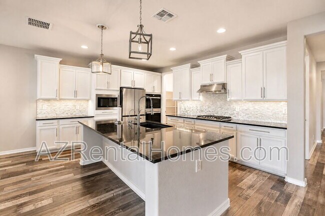 Building Photo - 9742 Thatcher Ave