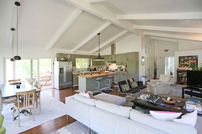 Building Photo - Gorgeous 4BR/3BA Single Family Home in the heart of Sonoma Wine Country, Pool, Deck, Pickle Ball ...