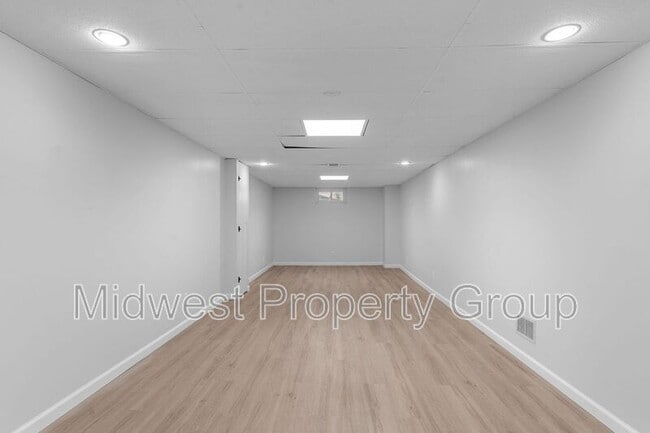 Building Photo - 1450 Tahoe Dr