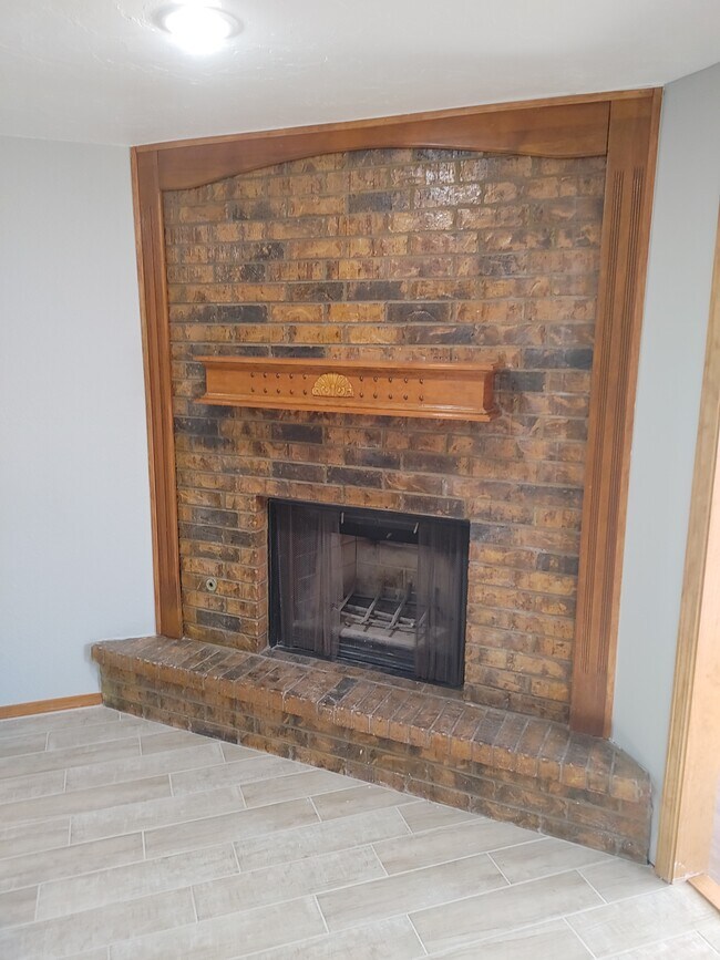 Building Photo - 732 Waterview Rd