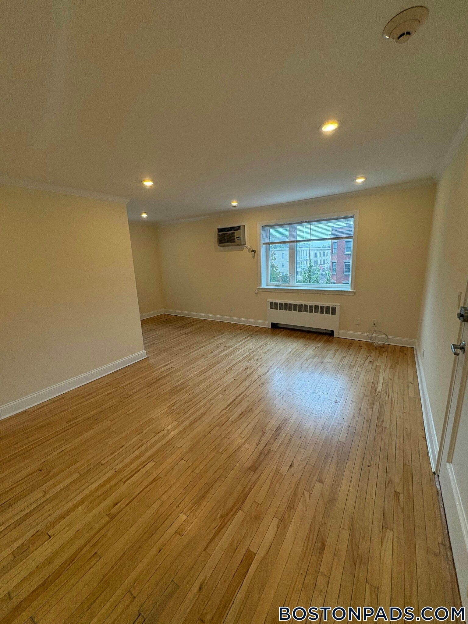 Building Photo - 72 St Paul St