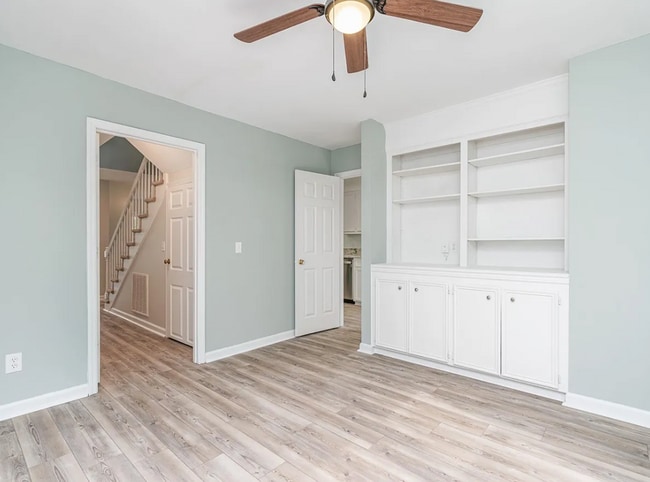 Building Photo - Gorgeous Renovated Home with Modern Finishes & Gated Community Amenities