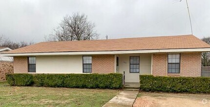 Building Photo - Decater Home 3 Bedroom 2 Bath