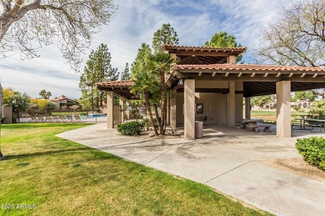 Building Photo - 4106 E Sunnyside Dr