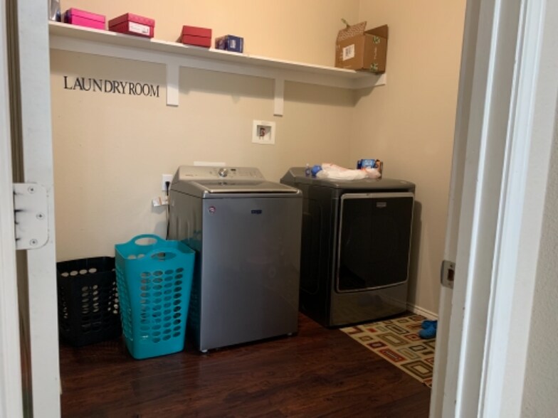 Building Photo - 1013 Long Pointe Ave