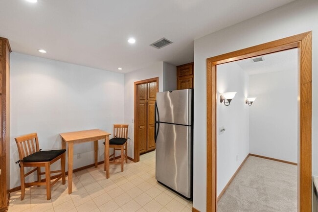 Building Photo - 7200 Cahill Rd