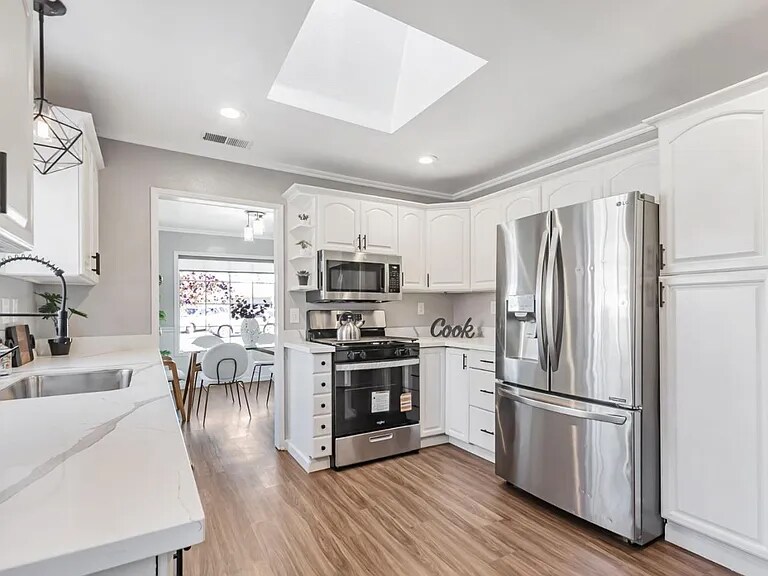 Building Photo - 2571 Los Coches Ave