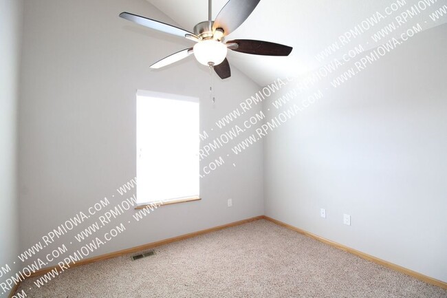 Building Photo - SHORT TERM OPTION!! 2 Bedroom, 2.5 Bath To...