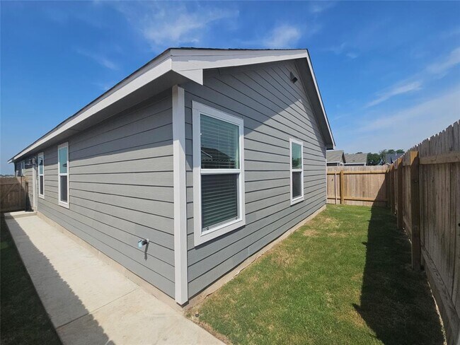 Building Photo - 236 Sambre St