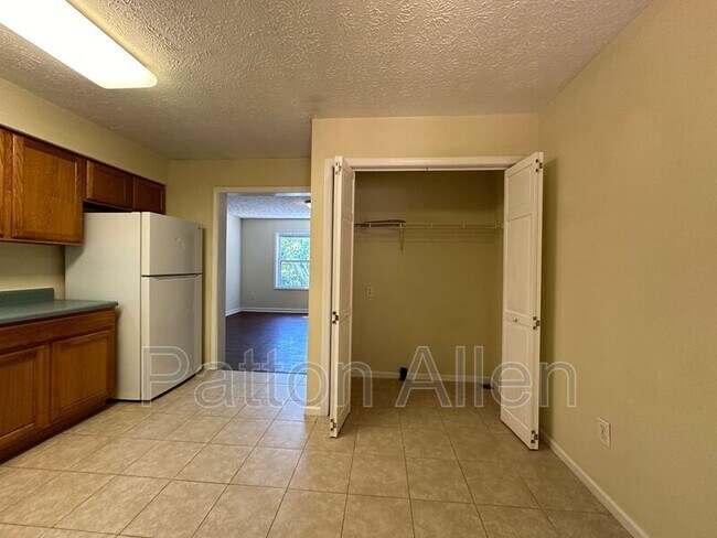 Building Photo - 105 Salola St