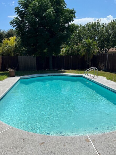 Pool - 7416 N 20th St