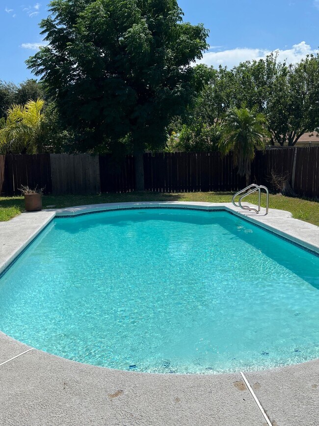Pool - 7416 N 20th St