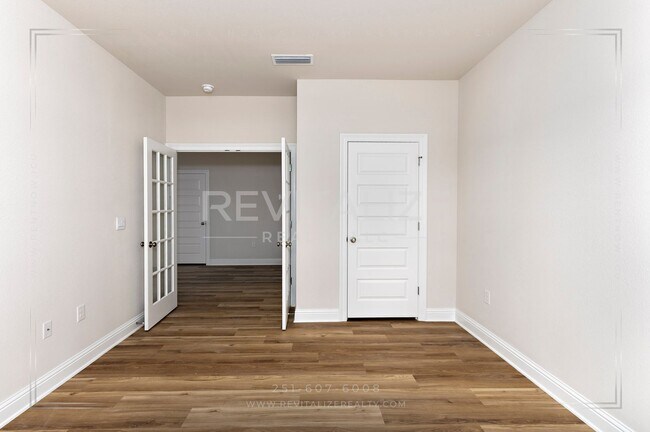 Building Photo - Brand-New 5BR Fairhope Home on Corner Lot with Garage