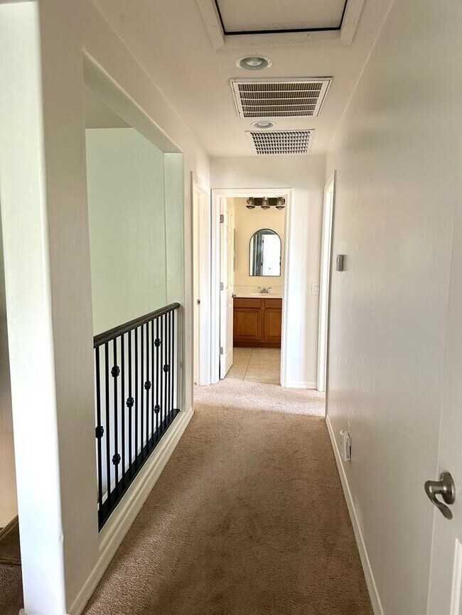 Building Photo - 1/2 MONTH FREE ON A 12 MONTH LEASE ! MOVE ...
