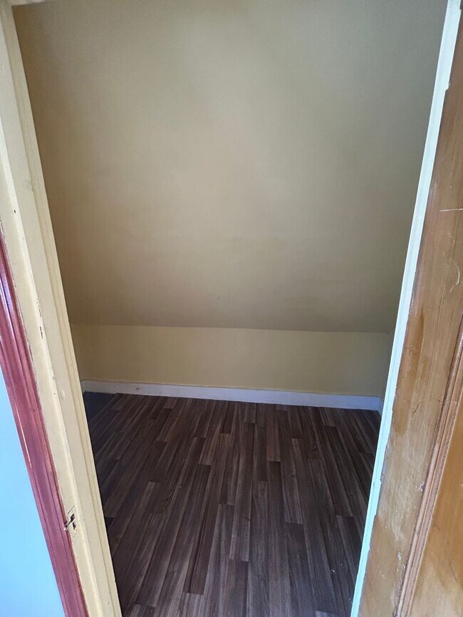 Building Photo - 5827 Lumley St