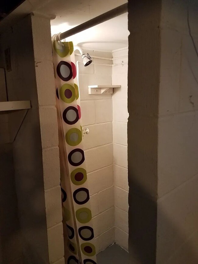 Building Photo - Centrally Located 2 Bed 1 Bath in Appleton