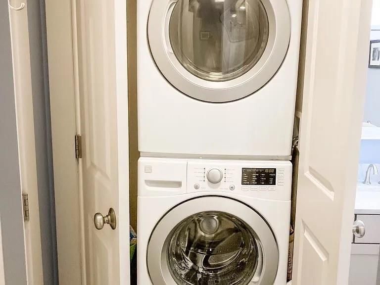 Building Photo - 12 Park Ave