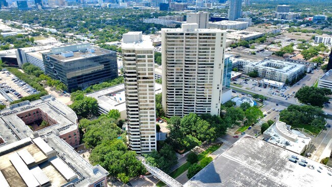Building Photo - 14 Greenway Plz