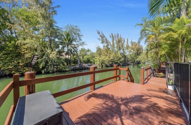 Building Photo - 5120 Carillo St