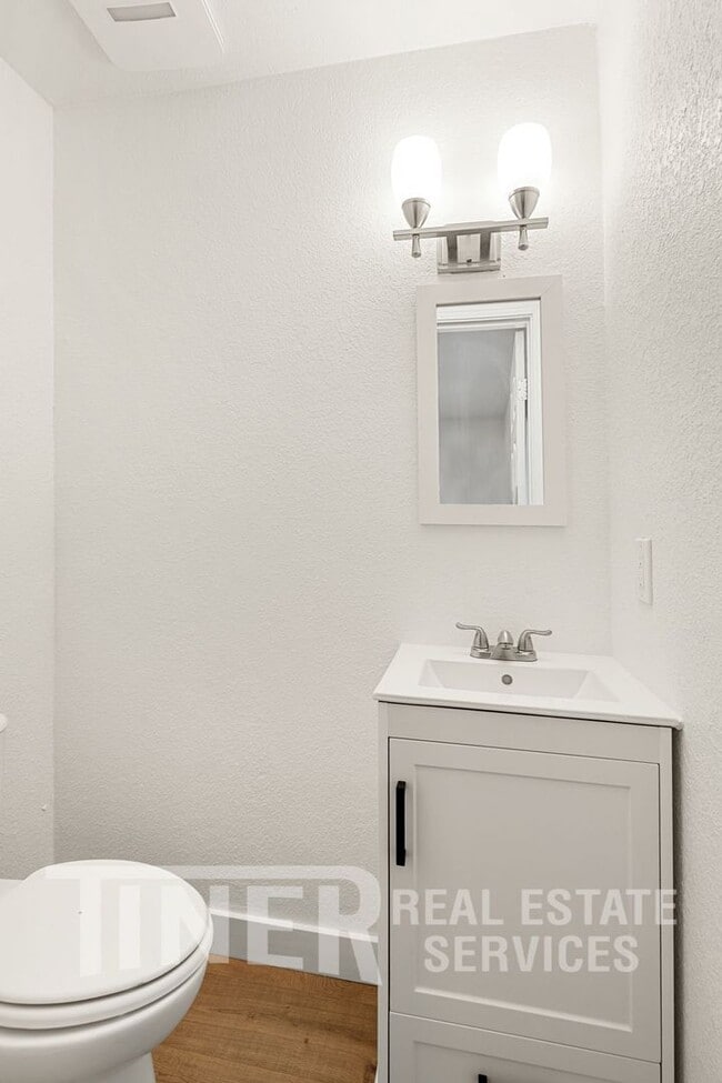 Building Photo - 7520 Schreiner St