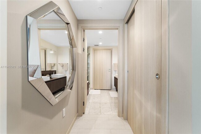 Building Photo - 1000 Brickell Plaza