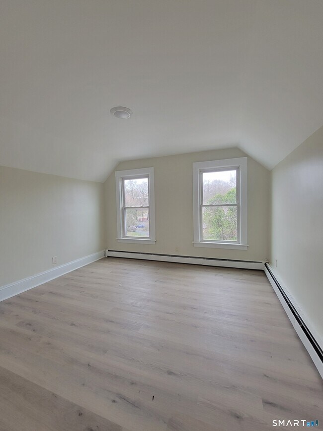 Building Photo - 157 S Park St