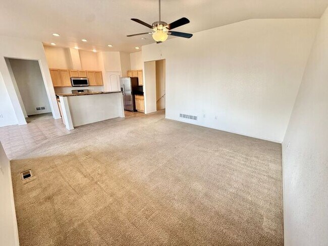 Building Photo - Beautiful 3 Bed / 2 Bath Home in Wellington!