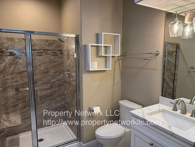 Building Photo - Outstanding 3 Bedroom Fairview Home
