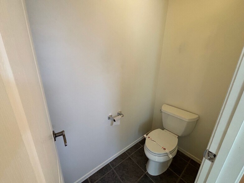 Building Photo - 10500 E Carolina Willow Ln