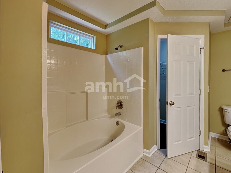 Building Photo - 717 Veneta View Dr
