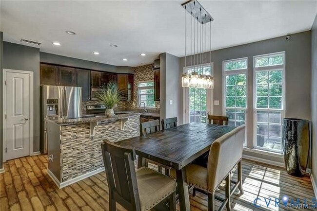 Building Photo - 441 Creekwillow Dr