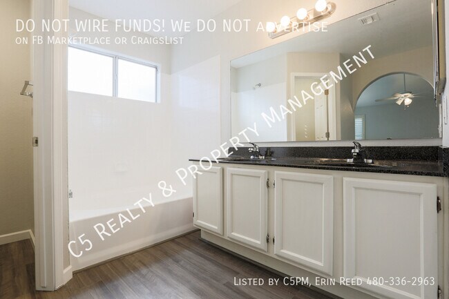 Building Photo - 3131 E Cottonwood Ln