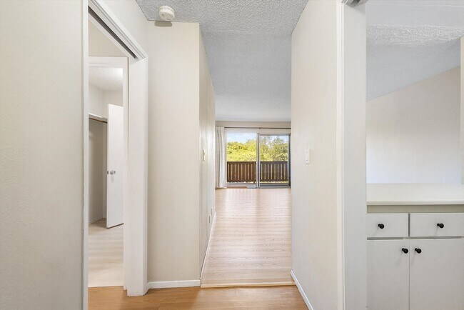 Building Photo - 1327 Webster St