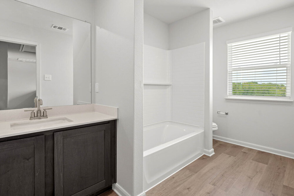 Building Photo - 1533 Woodwinds Dr