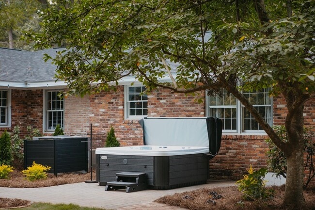 Building Photo - 946 Magnolia St SE