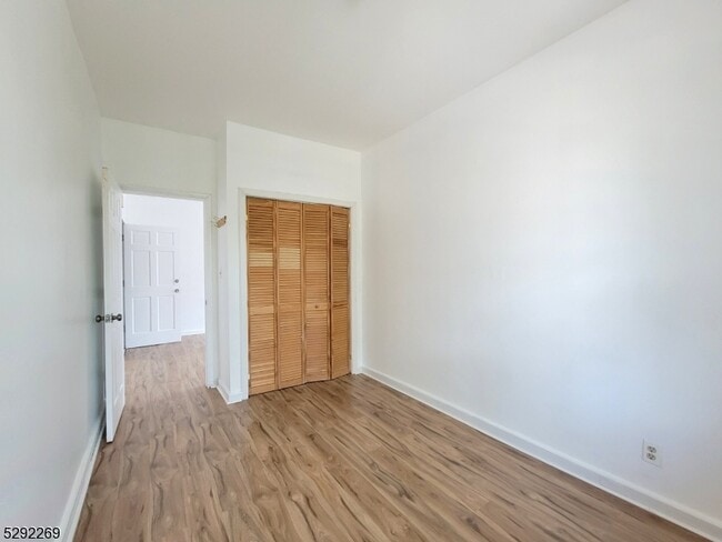 Building Photo - 551 Franklin Ave