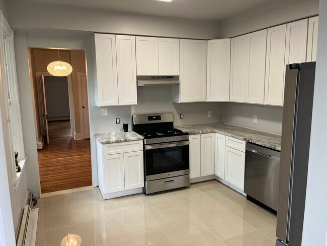 Building Photo - 6 E Oak Ave