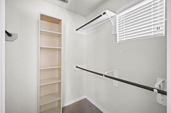 Building Photo - 144 Shining Pt Dr