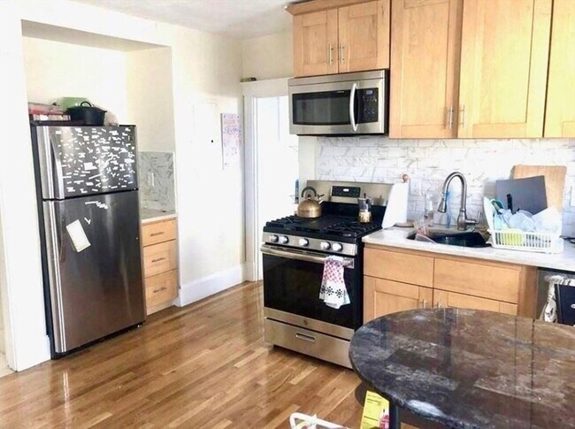 Building Photo - 114-116-116 Thornton St