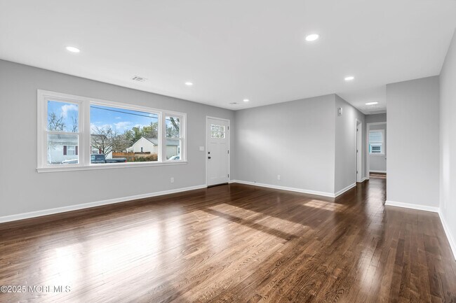 Building Photo - 1230 Dove St