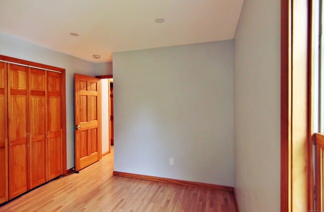 Building Photo - 290 Folino Dr