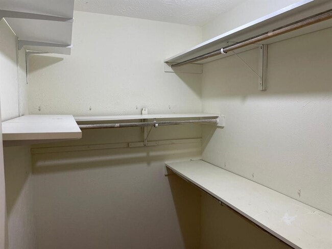 Building Photo - 16034 Eastcape Dr