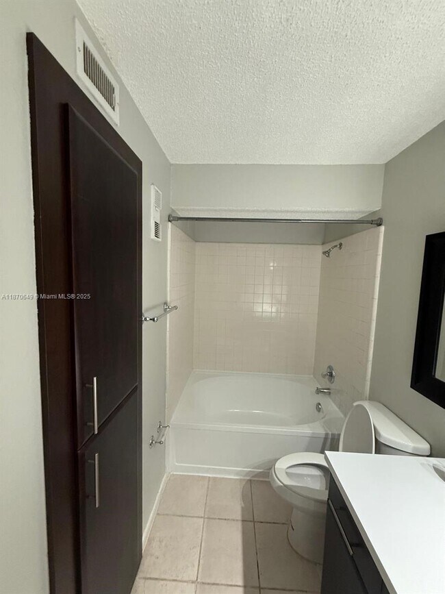 Building Photo - 15600 SW 106th Ln