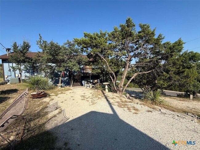 Building Photo - 261 Hidden Dr