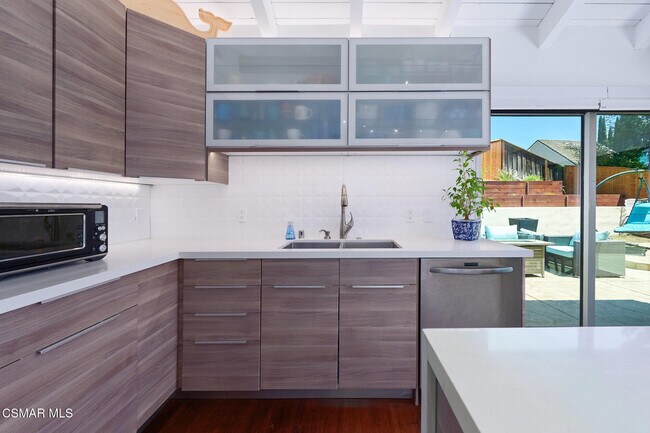 Building Photo - 3078 Saddleback Ct