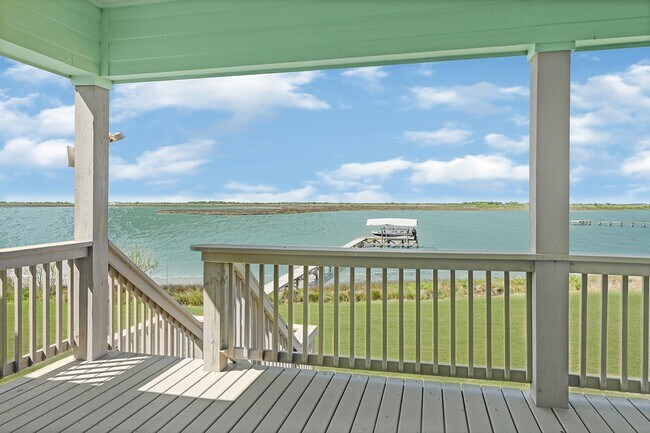 Building Photo - 747 Waypoint Dr