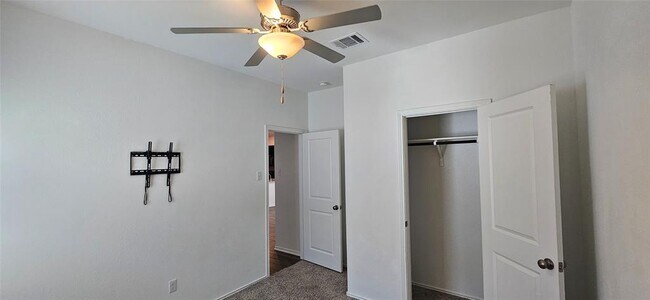 Building Photo - 325 Geode Glen